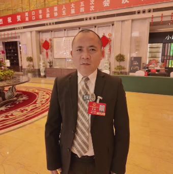 讓每個(gè)孩子身上有汗，眼里有光，一生向陽(yáng)